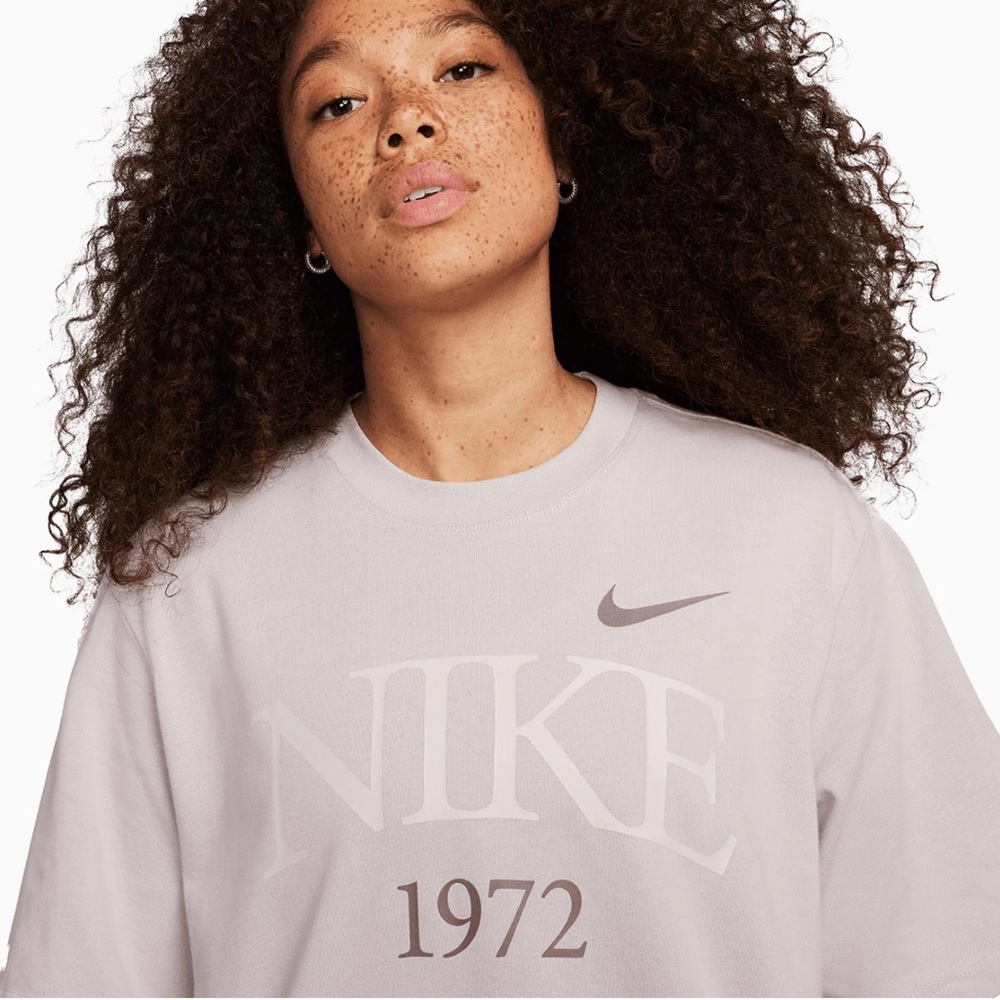 Nike Sportswear Classic Women’s T-Shirt - Picture 2 of 11